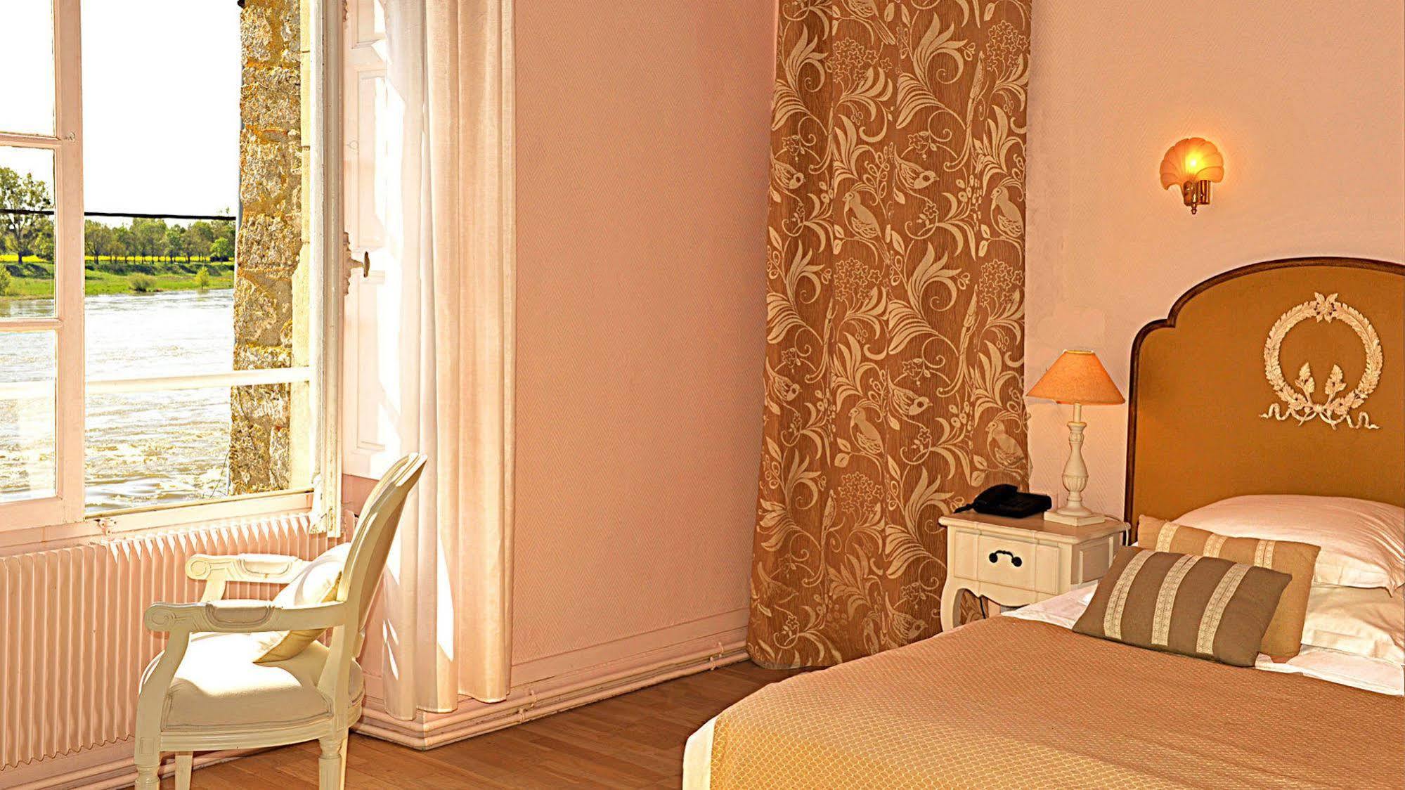 Logis Hotel Le Relais Louis XI Мён-сюр-Луар Экстерьер фото